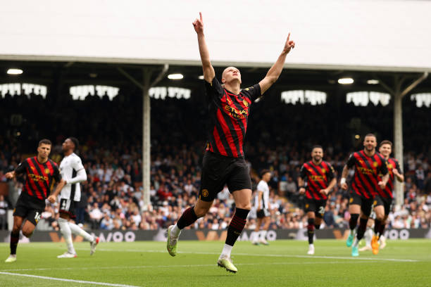 网球迈向更 网球迈向更